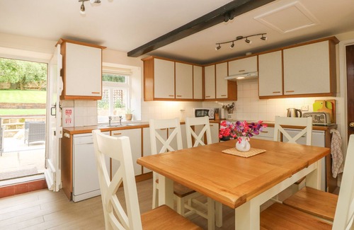 Staddlebridge Cottage | WEBSTONE HOUSE, pet friendly, with open fire in Osmotherley