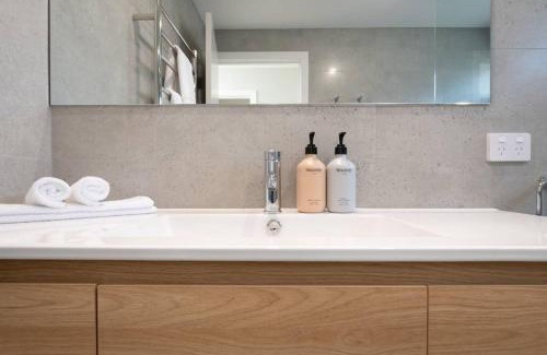 Hillwood House | Wedgetail On The Tamar