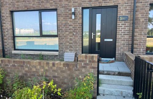 North Glasgow House | Wee Townhouse, 3 Beds with Free Parking, Wifi & Ethernet Connection