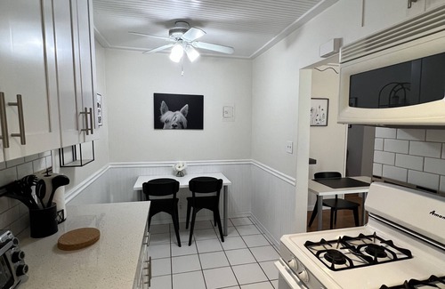 Tri-West Apartment | WEHO/Melrose Place 1 Bed 1 Bath - 1.1 mile walk to Cedars Sinai - 31 day min.