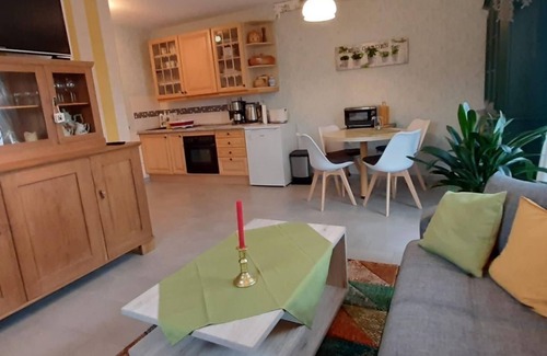 Bad Koesen Apartment | "Weinbergblick" holiday apartment - apartment, shower or bath, toilet, as good as new