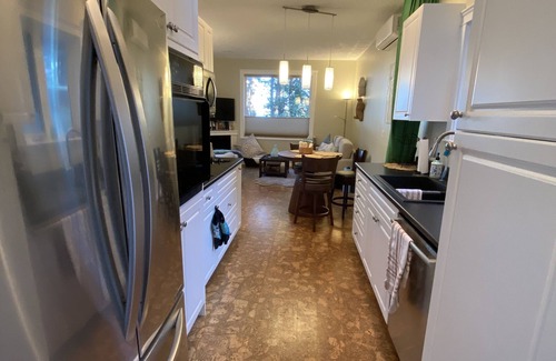 Comox House | Welcome Kye Bay Nest at the beach - relax, restore, and explore. H820823952