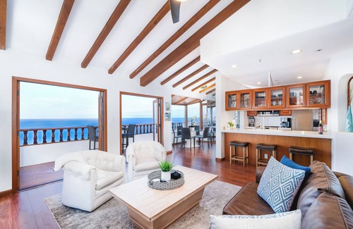 Avalon Condo | Welcome to Haven: a Premium Hamilton Cove Getaway! Only 21 Steps + Golf Cart