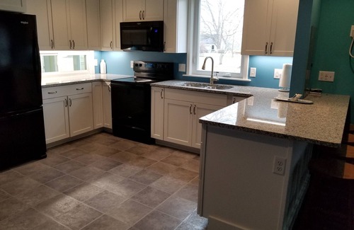 Oregon House | Welcome to Lenny's Lodge; a cozy home nestled into a thriving community.