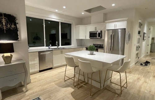 Southwest Mission Cottage | Welcome to Ohana Okanagan! 🏖️n A 2 b/r private cottage in the Mission