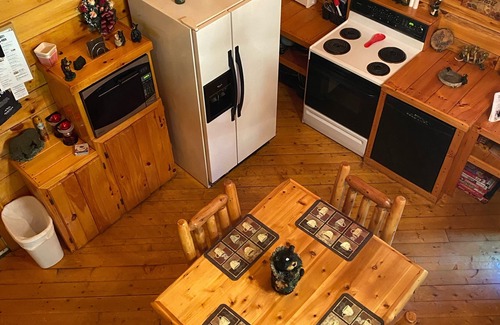 Wellston Cabin | Welcome to our peaceful, rustic cabin in the Hocking Hills Area
