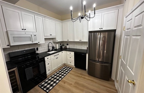 Tuscarora Condo | Welcome to our serene Horse Farm, a getaway to nature outside of Washington, DC.