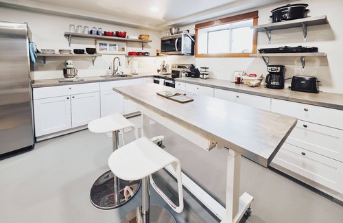 Sheridan House | Welcome to Running Wild, a comfortable four-bedroom, two-bathroom lovely ranch-style home on the banks of picturesque Little Goose Creek.