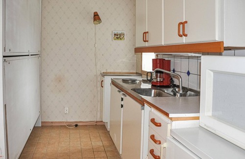 Saxan Apartment | Welcome to Saxån and this idyllically located vacation home right by the lake.