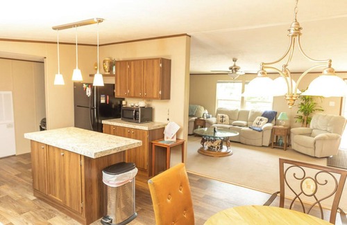 Alexander House | Welcome to the Hill Top HousenComfy 2-bedroom house with WiFi, AC, and more!
