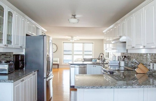 Innisfil House | Welcome to The Lake Loft, your home away from home
