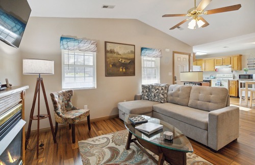 Sloans Valley Cabin | Welcome to “The Love Shack” – Your Perfect Charming Getaway!