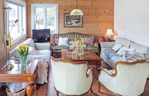 Sauda House | Welcome to this homely cottage by the Saudafjord with views of the mountains and waterfalls opposite