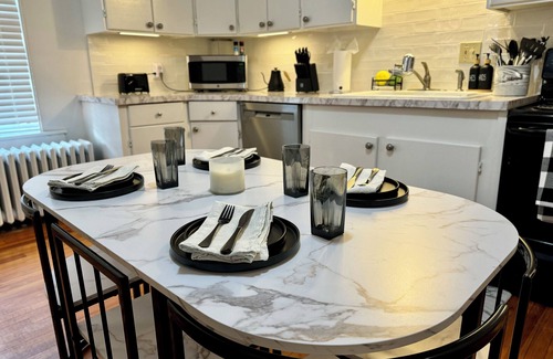 Manchester Apartment | Welcome to Walnut Oasis, a historic apartment home located in the North End!