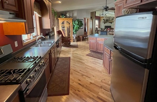 Abrams House | Welcome to Your Ideal NFL Draft Retreat on the Waters of Green Bay!
