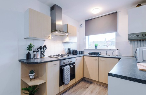 Warrington Apartment | Welcoming 1-bedroom apartment in Warrington with WiFi