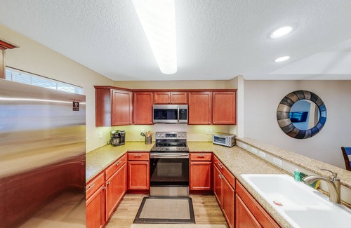 Historic Garderns House | Welcoming home walkable to Steps of Alamodome & riverfront & near River Walk