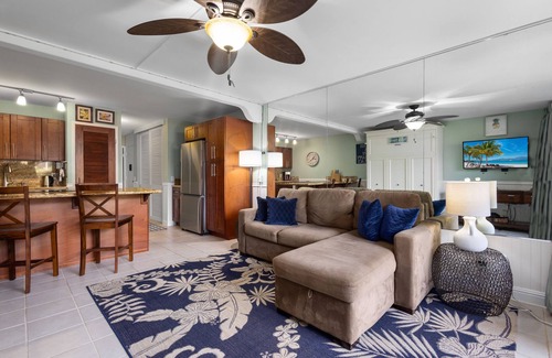 Kihei Condo | Welcoming Serene Tropical Get-Away at the Pool