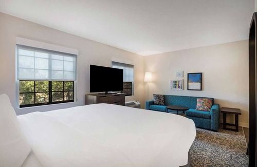 Acres Green Hotel | Welcoming Solo Retreat with all You Need for a Relaxing Stay