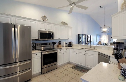 Sarasota Condo | Well-appointed lakefront condo | Heritage Oaks County Club - Bellevue