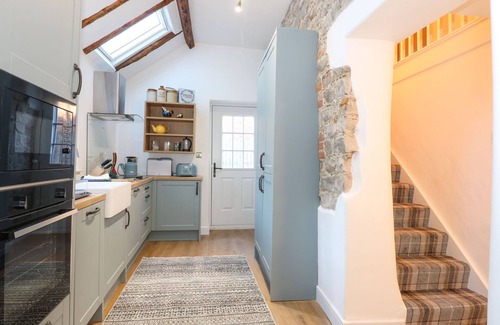 Grimston House | WELL COTTAGE, family friendly, character holiday cottage in Grimston