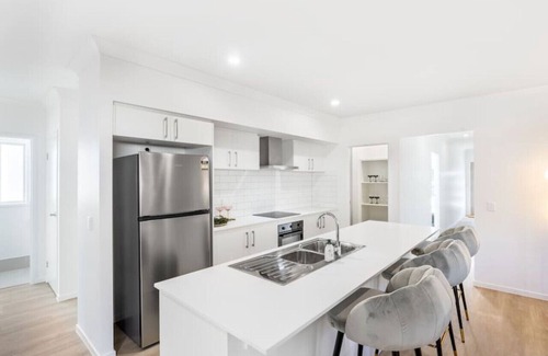Browns Plains House | Well-decorated 4BR Family home steps to mall