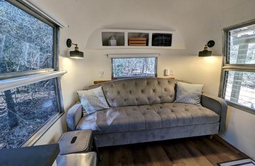 Madison County House | Well-Deserved Nature Getaways in this Fully-Equipped Airstream in Midway, Texas