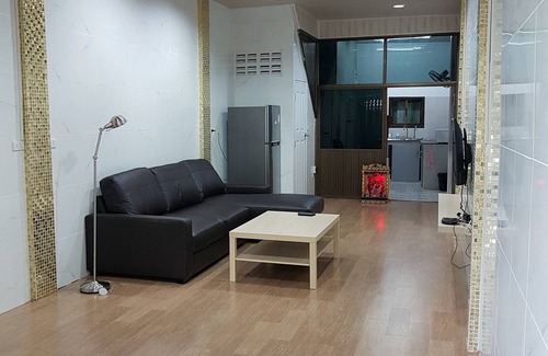 Maha Phruttharam House | Well placed and completely renovated house