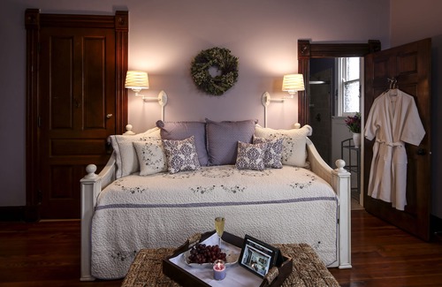 Bellevue Bed & Breakfast | Weller Haus Bed, Breakfast & Event Center