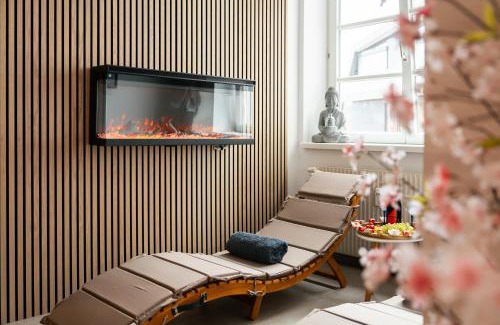 Graz City Centre Apartment | Wellness Retreat for 2 with Private Sauna & Whirlpool - Free Parking, Quiet City Center by HERO HOMES