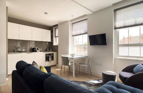 Hampstead Apartment | Wells Court by Aeria Apartments