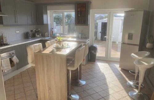 Mountain Ash House | Welsh Retreat with Stunning Views, sleeps upto 4