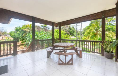 Gibson Bight Apartment | Wescot Villas Sky View