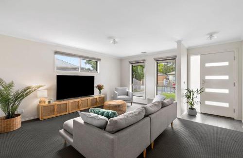 Geelong West House | West Addis I Longer Stays Welcome