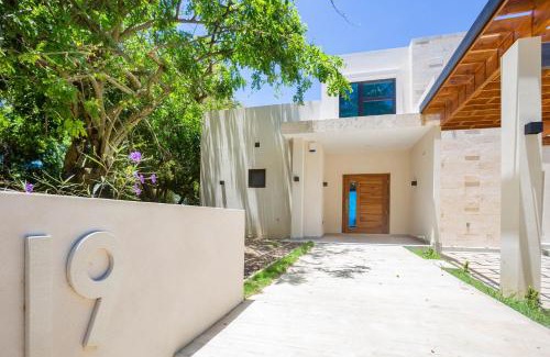 Lighthouse Estates House | West Bay Breeze home