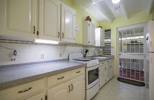 Gibbs Bay Cottage | West Coast Charming 2-bedroom cottage in wonderful Gibbes