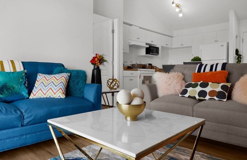 West Edmonton Apartment | West Edmonton Mall Condo | Free Parking
