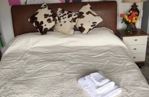 Esher Bed & Breakfast | West End Lodge