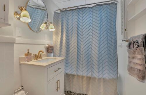West Hartford Apartment | West Hartford Center- Charming New England Apt