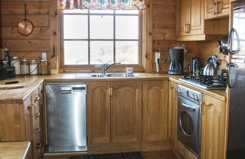 Borgarnes Cabin | West Iceland, Spacious Comfort. Great View, Hot Tub