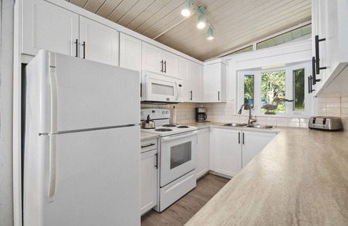 Picton Cottage | West Lake Surf Farm - Picton, Ontario, Canada