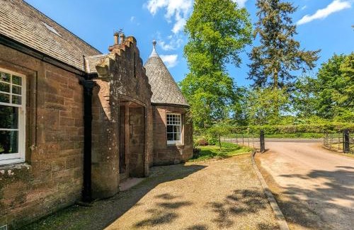 Murthly House | West Lodge