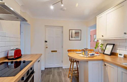 Wymondham House | West Lodge