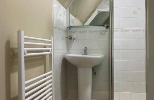 Aston Clinton House | West Lodge Hotel