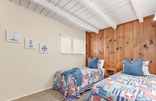 Santa Ana Heights House | West Newport Oceanfront Home and Patio on 65th St