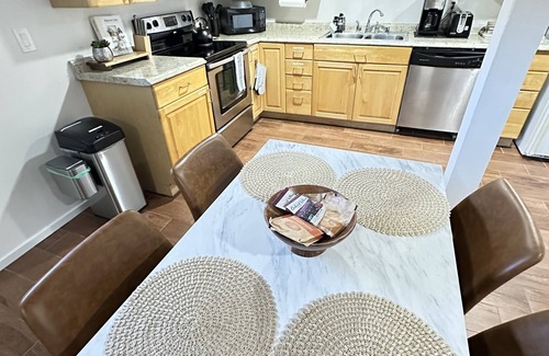 Fairmount Park House | West Seattle Suite! 2 BDRMS, FREE Parking!
