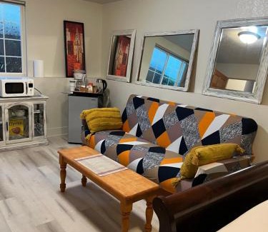 Westside Connection Apartment | West Side Grand Rapids 2 room apartment close to everything