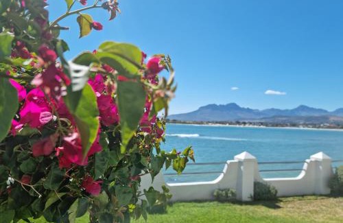 Strand Villa | Westbank Private Beach Villa, 4 Bedrooms, Private pool, on the Beach!