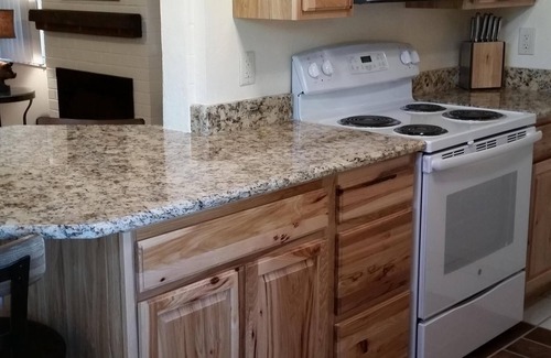 Casas Adobes House | Western Bunkhouse on 8 Acre Estate w/Private Pool, Tennis & Pickleball (NW)