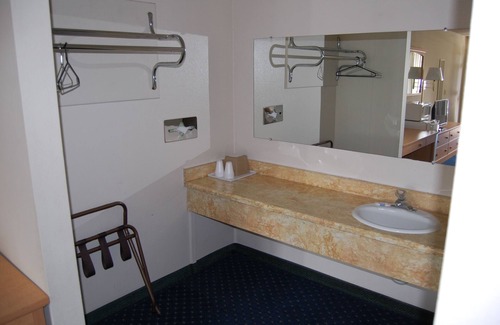Fort Lewis Hotel | Western Inn Lakewood Tacoma